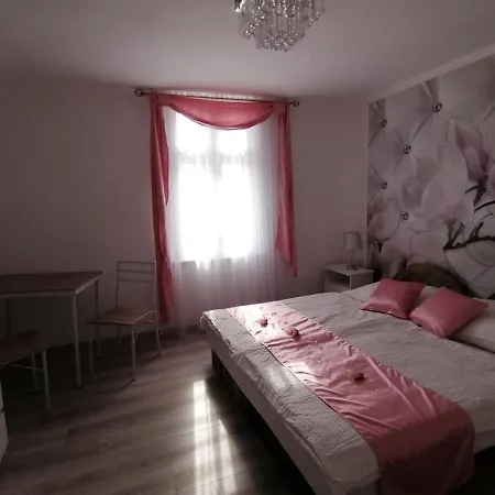 Napsugár Apartman *