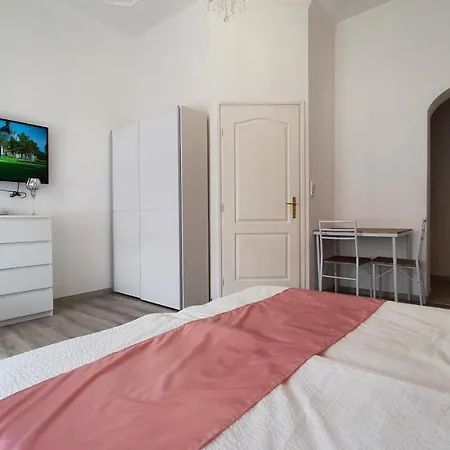 Napsugár Apartman *