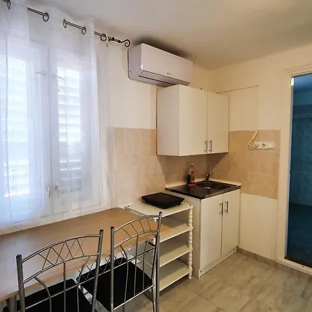 Napsugár Apartman *